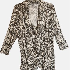 Jennifer Lopez women's XI snake print scoop neck pullover blouse. 5051